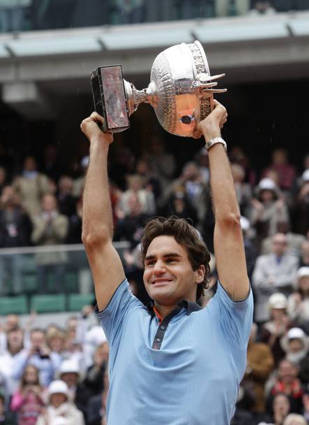 Roland Garros 2009: Federer b. Soderling (Sve) 6-1 7-6 6-4. (Ap)